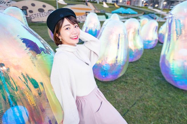 現年30歲的黃麗伃2018年第一次選上里長，現已連任第二屆，去年還曾榮獲特優里長，是最年輕的特優里長，表現優異，深受里民喜愛。（新北市民政局提供）