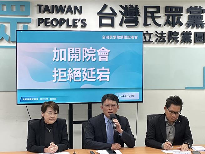 立法院长韩国瑜今天召集朝野协商讨论开议后邀请行政院长陈建仁食安专案报告，最终协商破局。民眾党团总召黄国昌说，团明日开议就会送出党团提案，要求周三加开院会食安专报，希望开议后得到两大党团支持，没必要动用党团表决程序。（蔡雯如摄）