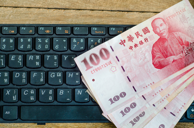 原PO說爸爸一個禮拜只給妹妹500元吃飯，有時還不想給。（示意圖：shutterstock／達志）