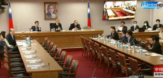 韩国瑜召集党团协商。(取自直播)