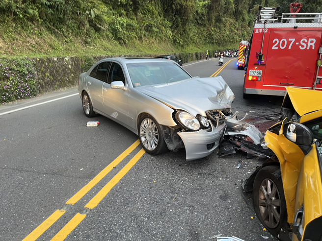 昨（18）日下午17時16分許，新北市新店區新烏路二段141-3號發生一起車禍。（圖／警方提供）