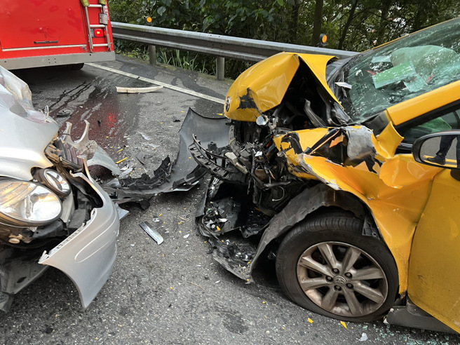 昨（18）日下午17時16分許，新北市新店區新烏路二段141-3號發生一起車禍。（圖／警方提供）