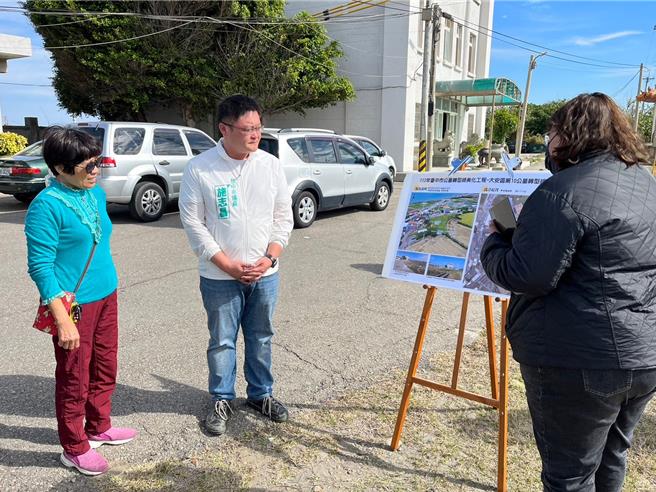 市议员施志昌争取大安第10公墓公园化。（陈淑娥摄）