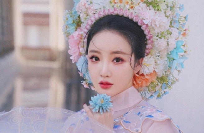 大陸女星劉雨欣日前透露在洛杉磯的豪宅遭洗劫。（圖／微博）