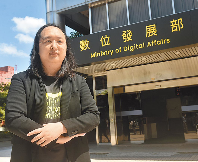 親綠媒體連日批評數位發展部部長唐鳳（見圖），引發政壇關注。（本報資料照片）