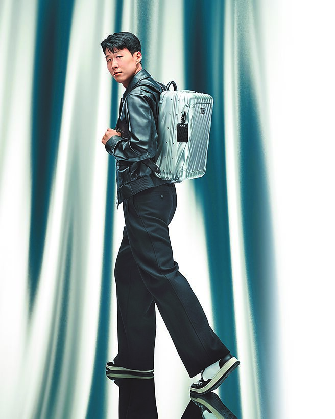 孫興慜詮釋19 Degree鋁合金後背包。（Tumi提供）