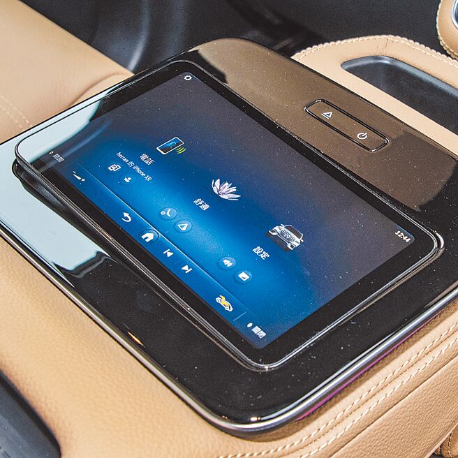 专属触控平板，备显尊荣。（陈大任摄）