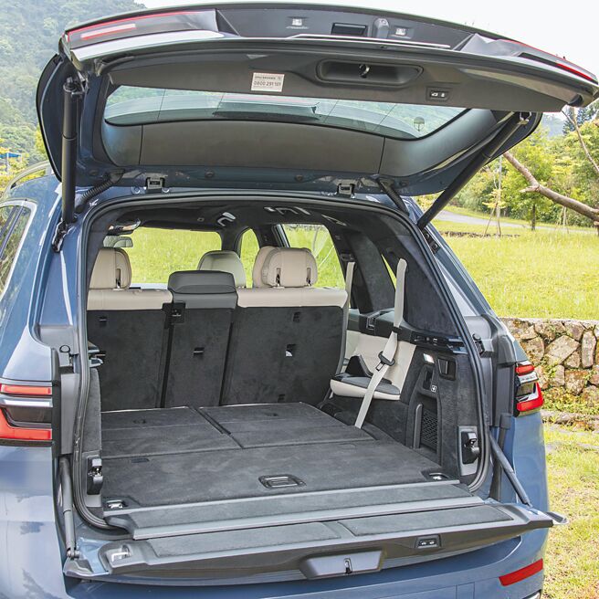 上下对开式尾门为同级唯一设计。（陈大任摄）