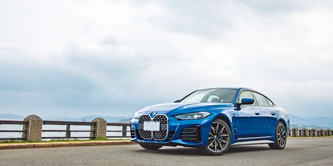 BMW 430i Gran Coupe M Sport售价312万元，全车搭配M Sport套件，另加选黑色高光泽窗框。（陈大任摄）