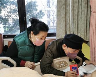 陳凱倫病榻前送紅包 曝陳盈潔「認不得人、不愛說話」