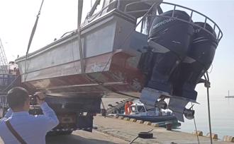 独家》还原现场！海上激烈追逐擦撞  陆快艇翻覆「海巡竟没拍影像」