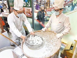 百貨慶佳節 手工元宵親子搖