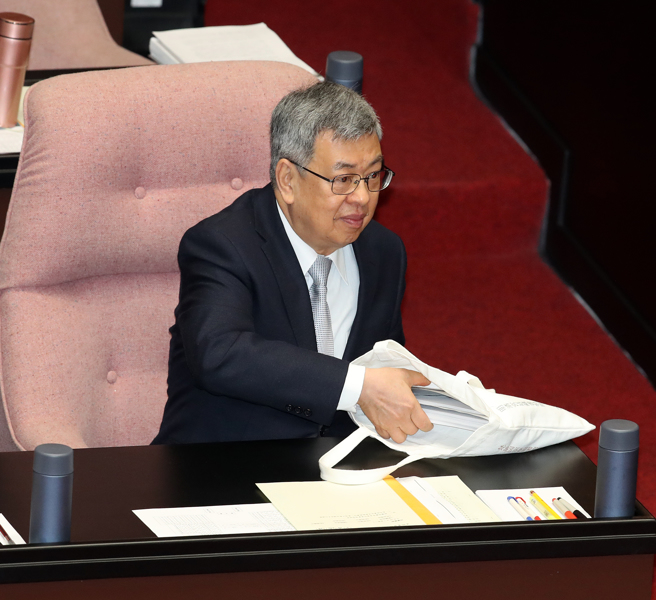 立法院20日开议，邀请行政院长陈建仁（图）率同各部会首长列席进行施政方针及施政报告并备质询。（刘宗龙摄）