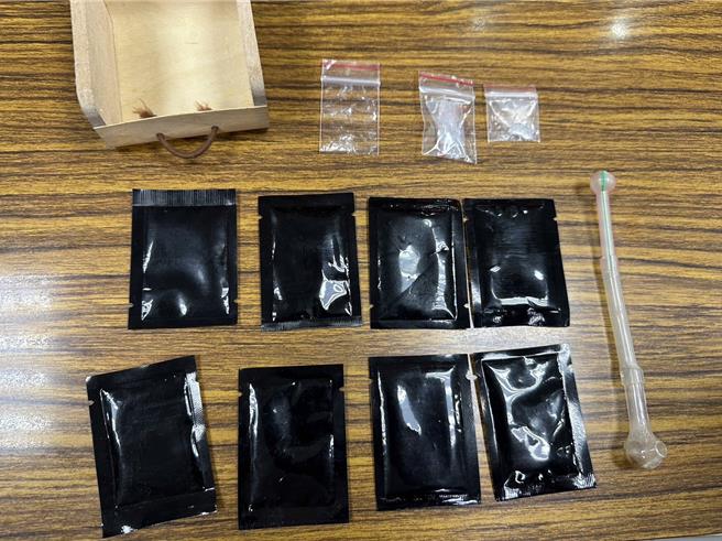 三重警方在柳嫌家中搜出各式毒品。（三重警分局提供∕張鎧乙新北傳真）