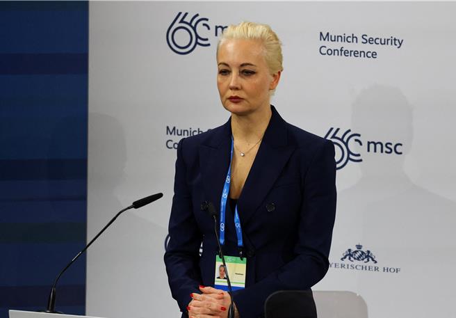 納瓦尼遺孀納瓦納亞在線上影片聲明中說，「（俄羅斯總統）普丁殺死了我的丈夫...我們能為納瓦尼和我們自己做的最重要的事情，就是繼續鬥爭，比以前更拼命、更激烈。」（路透社）