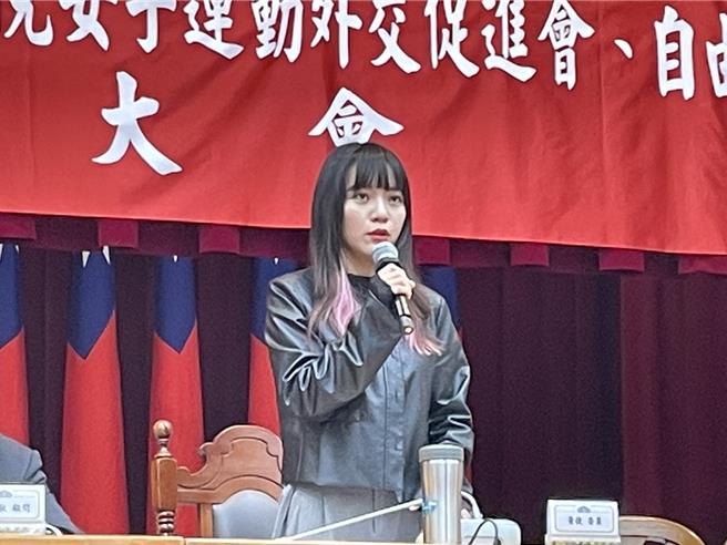 立法院今召開院會，因食安專報議題，藍綠吵翻天，綠委黃捷、藍委徐巧芯更一度爆發激烈口角。黃捷事後還原經過，批評立法院長韓國瑜不想處理議事，選擇落跑，讓她看不下去。（蔡雯如攝）