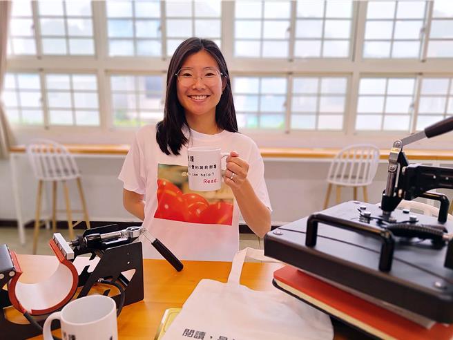 元宵节当天到平溪分馆借书或申办借阅证，可以免费参加元宵转印体验活动。（新北市立图书馆提供）