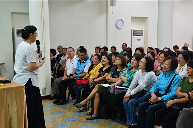 新竹市環保局25日將邀請第12屆「柯布共同福祉獎」得主溫秀枝醫師擔任講師，教學如何將蔬果廚餘自製環保酵素。（新竹市政府提供／王惠慧新竹傳真）