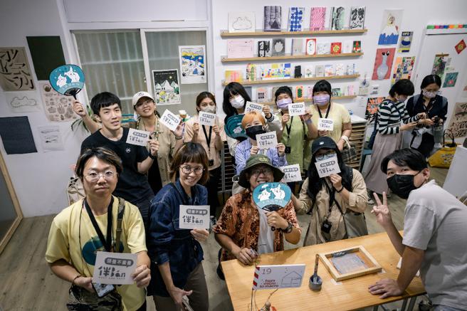 友善動物品牌「伴bàn」，象徵人和動物分別為一半的個體，能彼此相遇成伴是很棒（bàn）的事！（圖片來源：高雄市農業局提供）