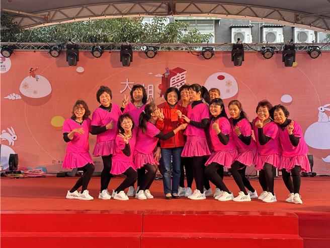 大湖鄉元宵節文化踩街活動，去年舉辦時表演活動引來許多鄉親肯定。（大湖鄉公所提供／謝明俊苗栗傳真）