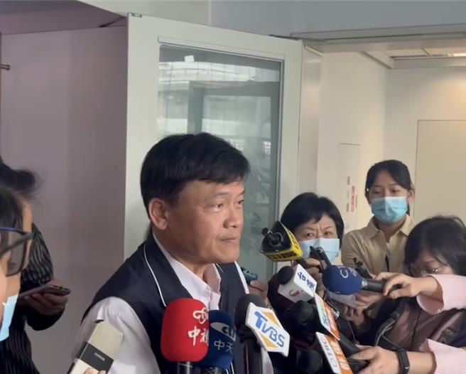 针对台中市议会民进党团要求台中市卫生局将瘦肉精案送检调调查，卫生局长曾梓展认为会让人有卫生局心虚的感觉。(林欣仪摄)