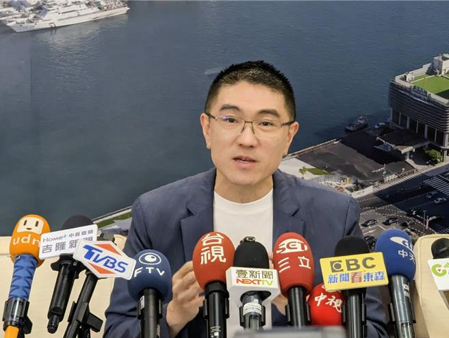有民眾在网路上串联，打算提出罢免案，基隆市长谢国梁20日受访时表示，他将会持续争取所有市民的支持，相信市民希望看到他做更多事情。（张志康摄）