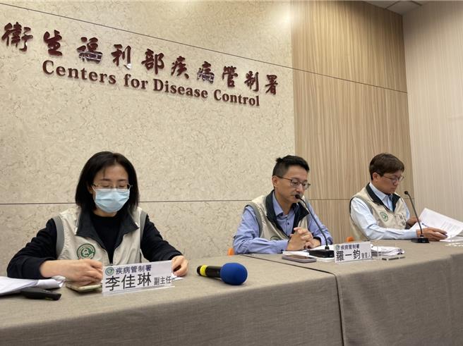 疾管署署長羅一鈞提醒下週新冠到達第二波高峰，民眾應接種ＸＢＢ疫苗。鄭郁蓁攝。