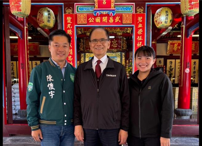 李姿婷（右）20日中午也发表声明，要求依照党徵召提名的机制走。（民眾提供／吴佩蓉宜兰传真）