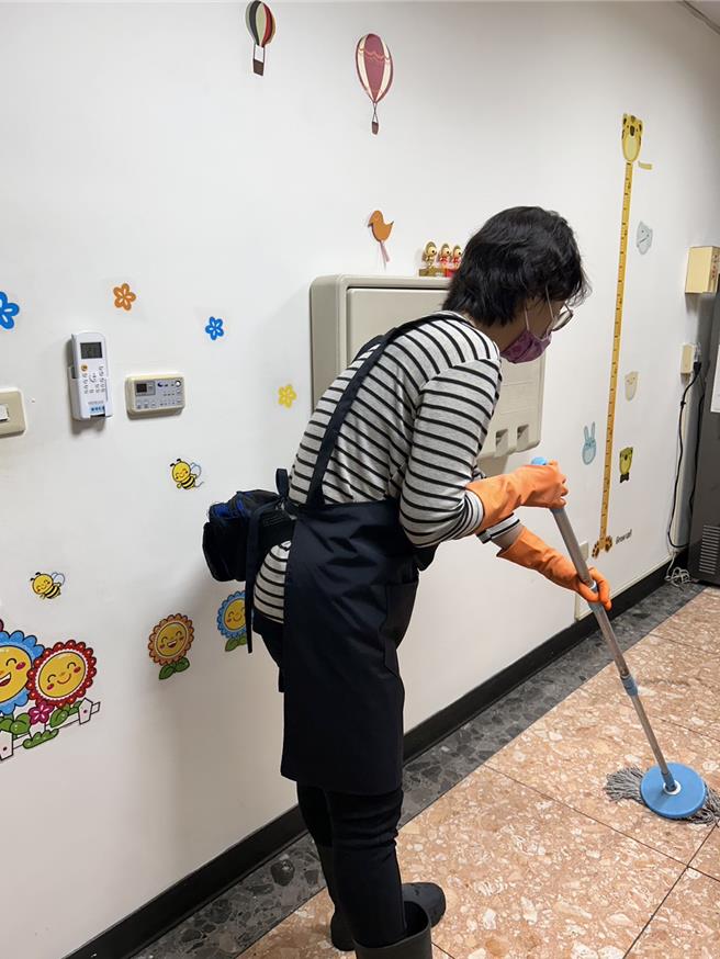 再次返回职场的阿芸，很努力把握住这属于自己的职场第二春。(屏东就业中心提供)