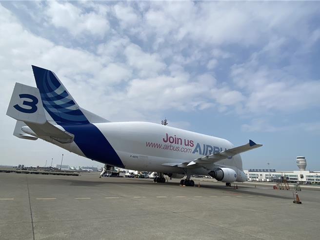 空中巴士A300-600ST（Beluga 白鲸）3号运输机来台停留。（桃机公司提供／陈佑诚台北传真）