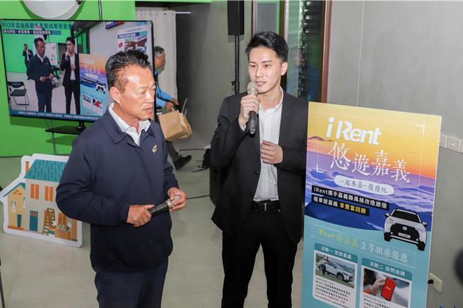 嘉义县长翁章梁也与iRent共享汽机车业者、旅宿业者三方签订MOU，为未来入住嘉县旅宿游客谋福利。（吕妍庭摄）