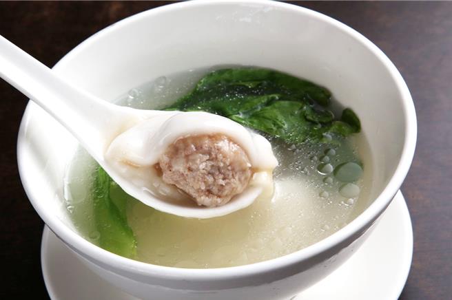 點水樓手作鮮肉湯圓，以台灣黑毛豬入餡，皮嫩Q彈，肉鮮味美。（點水樓提供）