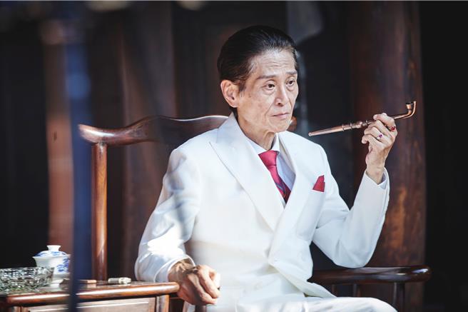 喜翔在戏里饰演五大家族之一的庄少爷，气场令人不寒而栗。（欣兰企业提供）