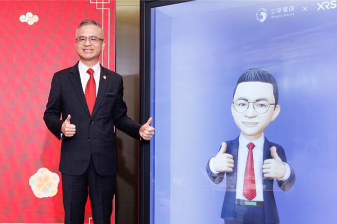 中华电信董事长郭水义与AI化身的分身互动合影。（中华电提供）