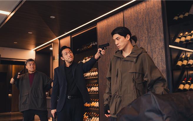 林哲熹（右起）、大飛和李銘忠在片中互動爆笑。（甲上娛樂提供）