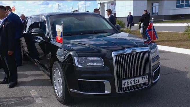 北韩领导人金正恩去年访问俄罗斯，试乘普丁的俄产汽车Aurus (NK news)