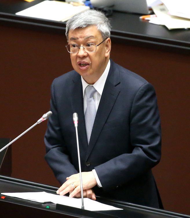 立法院新會期20日開議，在國民黨團要求食安專報未果，在議場杯葛抗議後，行政院長陳建仁（見圖）進行施政報告並備詢。（趙雙傑攝）