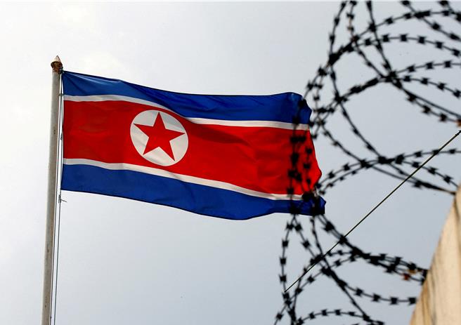 北韓在管制區周遭的旗幟（路透社）