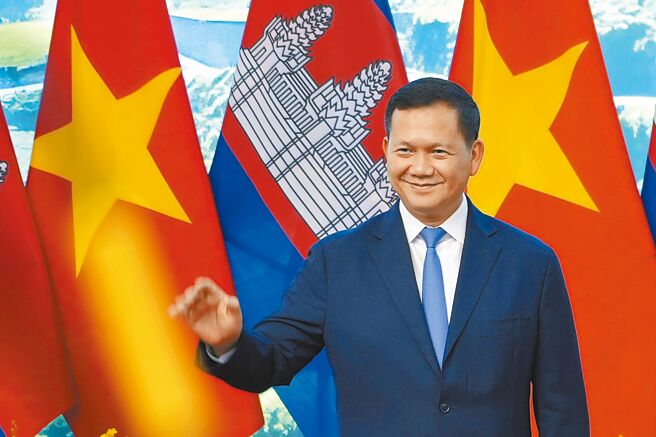 网红晚安小鸡、阿闹2人因春节期间在柬埔寨开直播，自导自演遇袭劫财，被柬埔寨法院判处2年徒刑，锒铛入狱。柬埔寨总理洪马内（见图）19日首度发声，痛批2人自私自利。（本报资料照片）