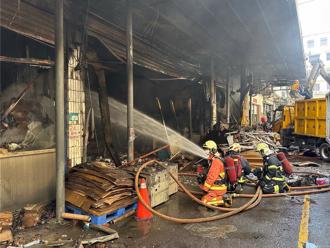 深坑大火刺臭味四溢 綠盟籲落實環境知情權