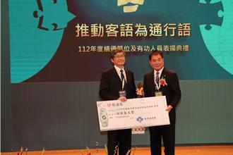 苗栗推動客語獲全國唯一優等佳績 鍾東錦北上領獎