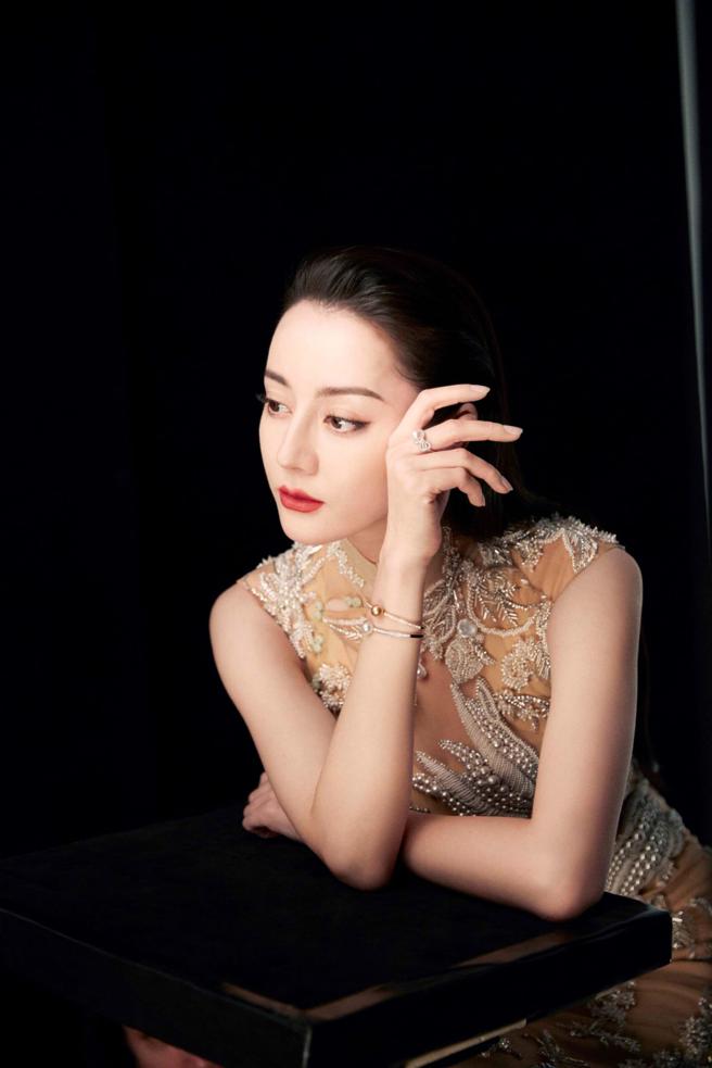 MIKIMOTO全球代言人迪丽热巴 在春晚展现舞蹈才艺，是动静皆宜的绝世美女。（MIKIMOTO提供