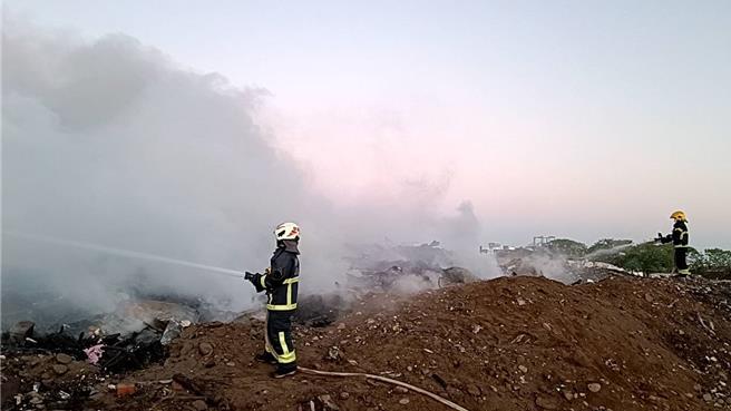 嘉义市湖子内资收暂置场火灾烧出民眾怒火，立委蔡易余要市府好好面对。（读者提供∕吕妍庭嘉义传真）