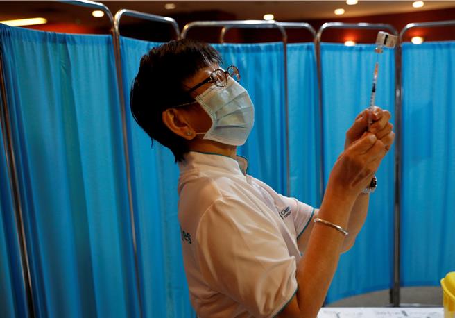 图为新加坡护士示意图。（路透社）