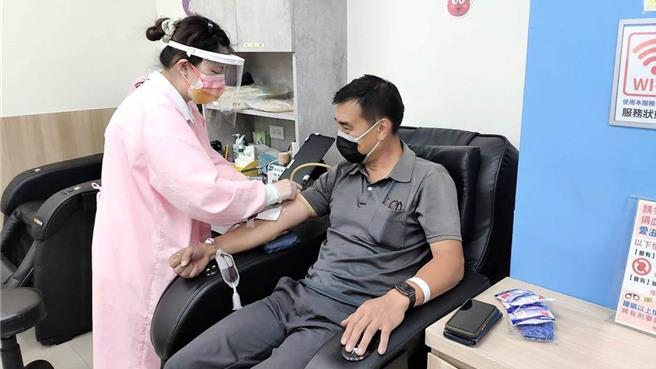 新竹捐血中心21日公布新血库库存量，目前为库存5.3天，离安全库存7天还差约1700袋血。（李京升摄）