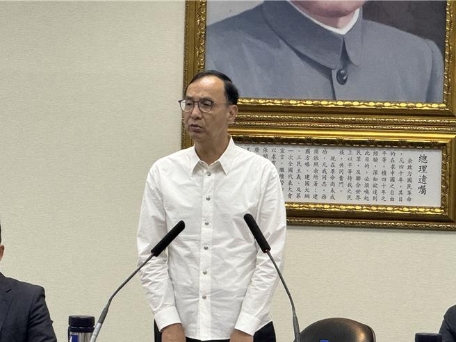 陸艇翻覆釀2死事件持續延燒，兩岸關係緊張，國民黨主席朱立倫今表示，民進黨絕對有責任降低兩岸對抗風險，也要尋求一切對話，避免兩岸衝突。（李奇叡攝）