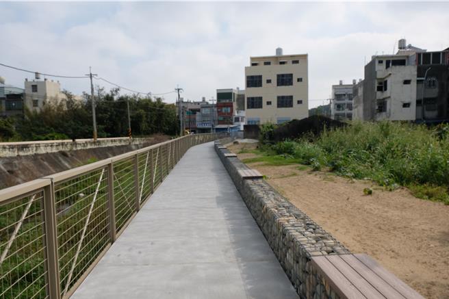 新竹市海山港路人行環境改善完工啟用。（新竹市政府提供／王惠慧新竹傳真）