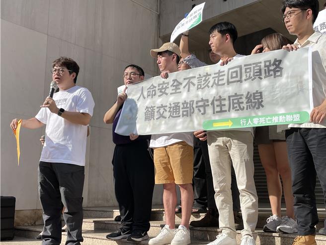 行人零死亡推动联盟抗议示意图。（蔡亚桦摄）