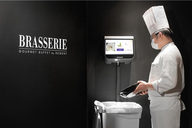 晶華Winnow系統可以即時偵測並記錄每日的廚餘量，每周產出分析報表供團隊檢視。（晶華提供）