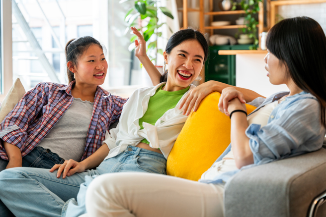 雙子、獅子、射手、水瓶及牡羊的分享欲過剩，容易把不該說的話都說出來。（示意圖：shutterstock／達志）